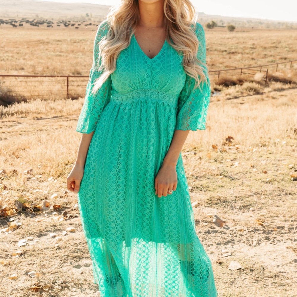 Chic Lace Maxi Dress in Vibrant Teal